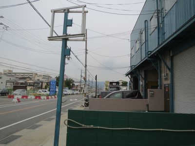 トラックの事故で看板修理