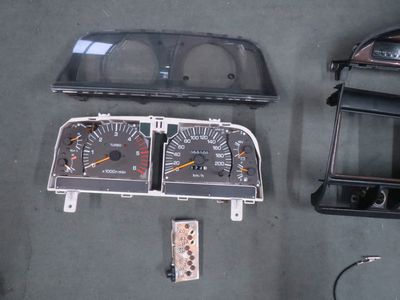 ランクル80系メーターのバルブ交換