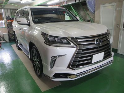 LX570