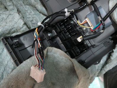 NV350へHID&ドアロック連動格納