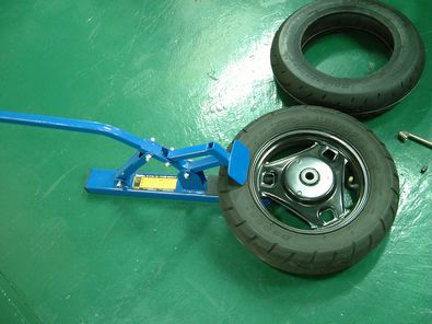 addressv125 Rタイヤ交換