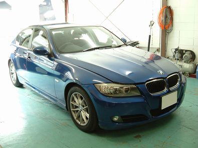 BMW320i